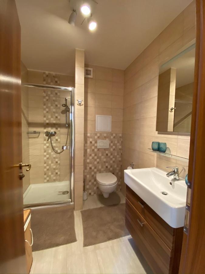 Family Apartment Tale Buitenkant foto